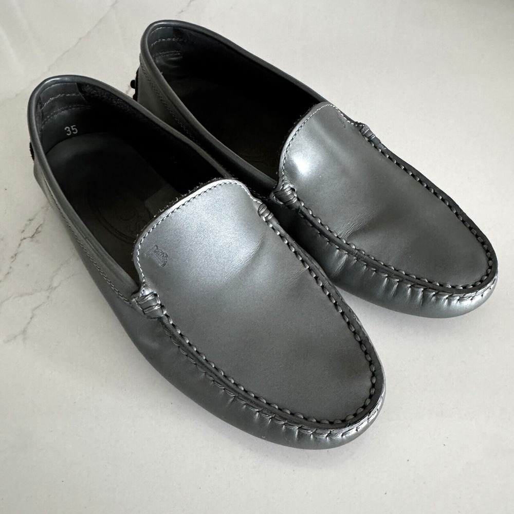Tods Gommino Driving Shoes Womens 35 Silver Metallic Leather Loafers Moccasins